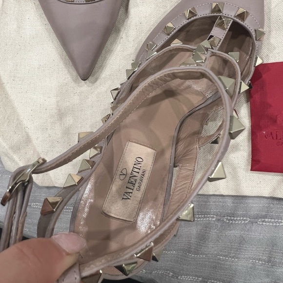 Beautiful nude leather Valentino stud heels - Picture 6 of 8